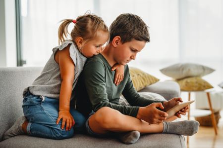 young kids on tablet_parenting in a digital age